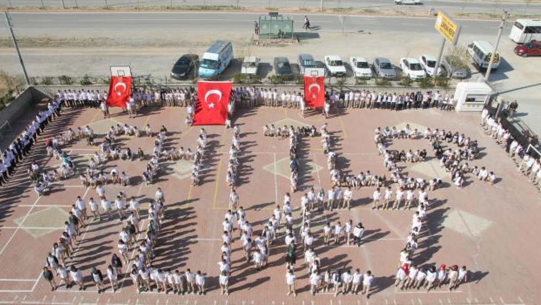 Öğrencilerden güvenlik güçlerine koreografili destek