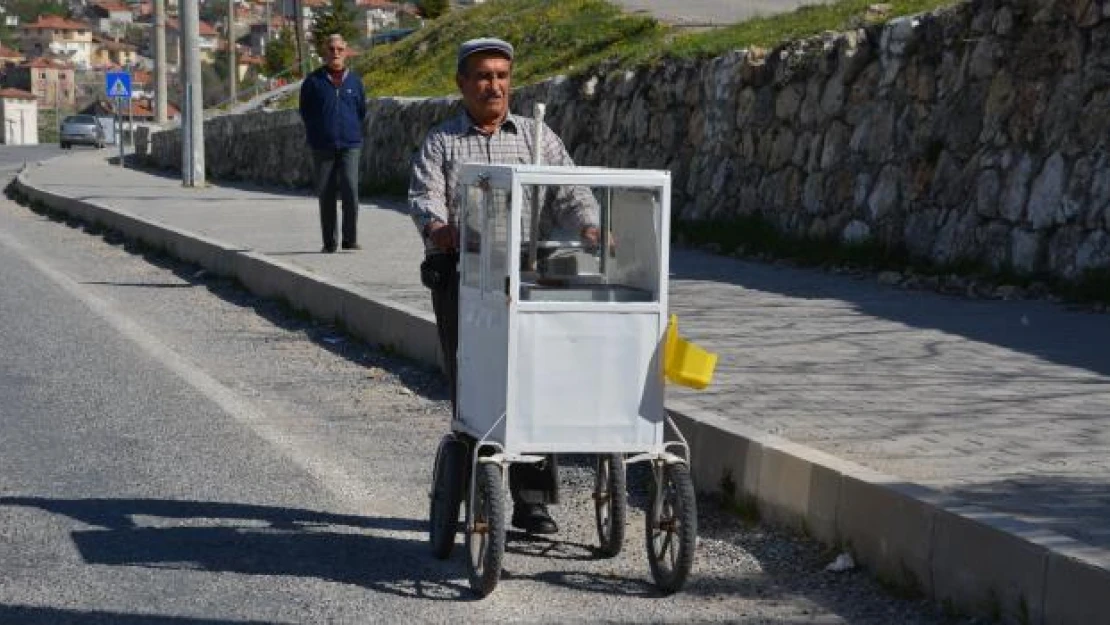 Seyyar tatlıcı 30 yıldır sokakları arşınlıyor