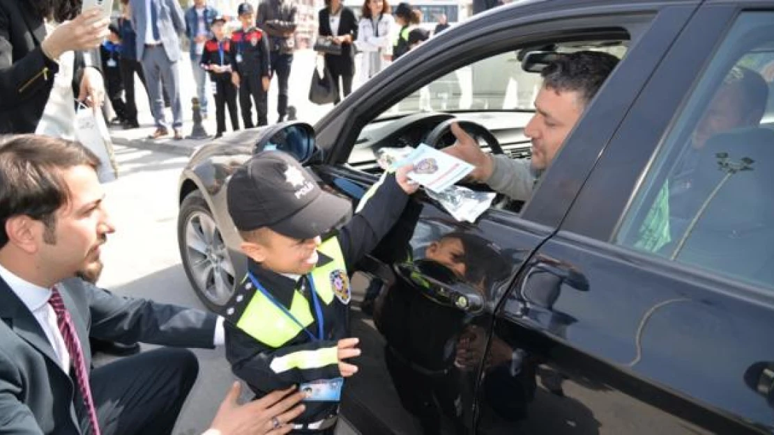 Özel eğitim öğrencileri polis oldu