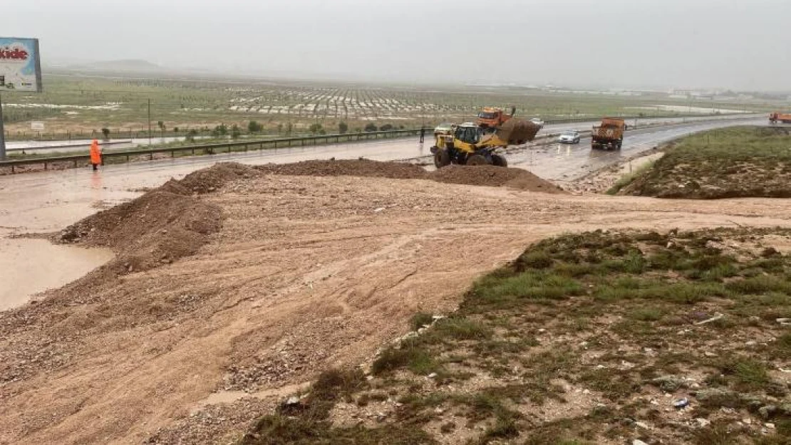 Niğde'de etkili olan sağanak ve sel hayatı olumsuz etkiledi