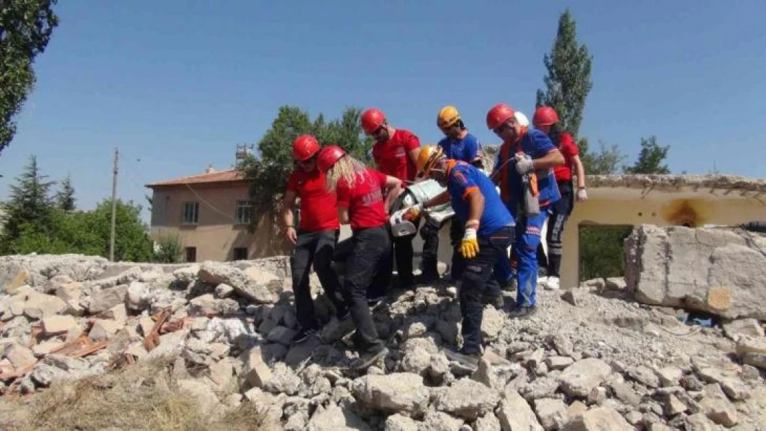 Niğde'de gerçeği aratmayan deprem tatbikatı