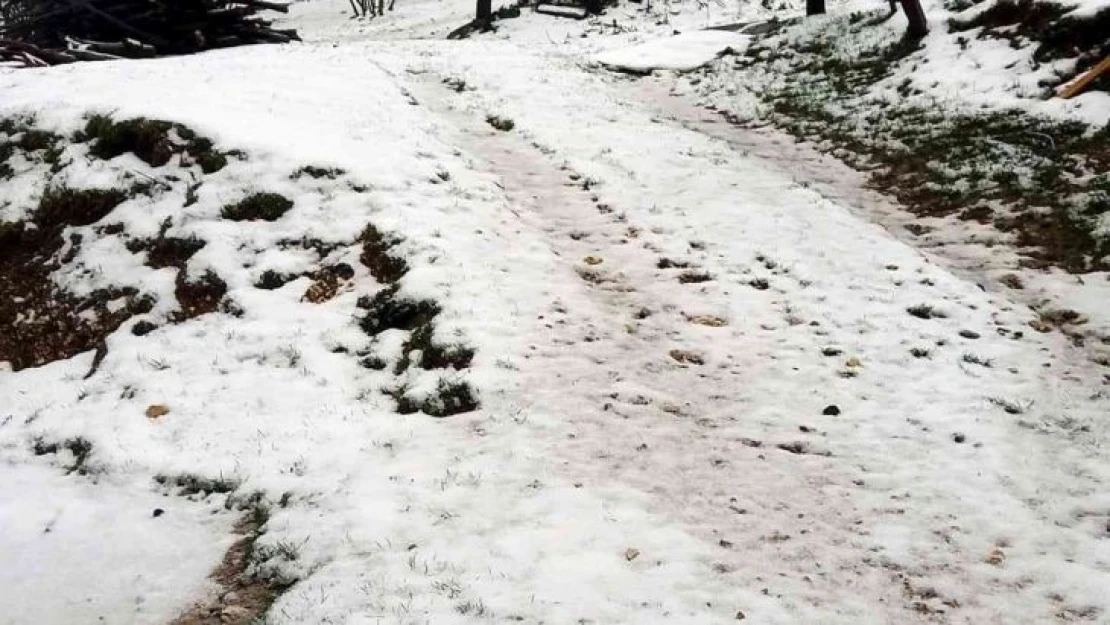 Nisan ayının ortasında yüksek kesimler beyaza büründü