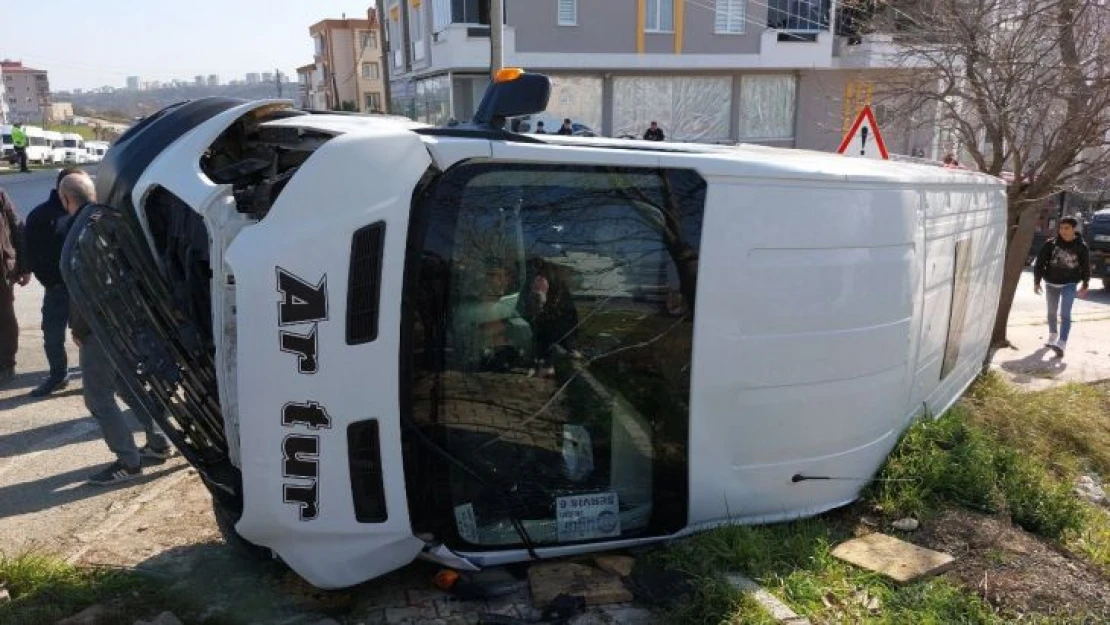 Öğrenci servisi ile cip çarpıştı: 10 öğrenci yaralı