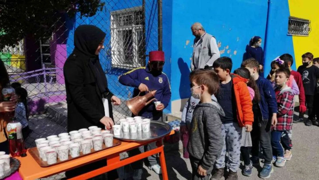 Okulda öğrencilere eski Ramazan geleneklerini yaşattılar