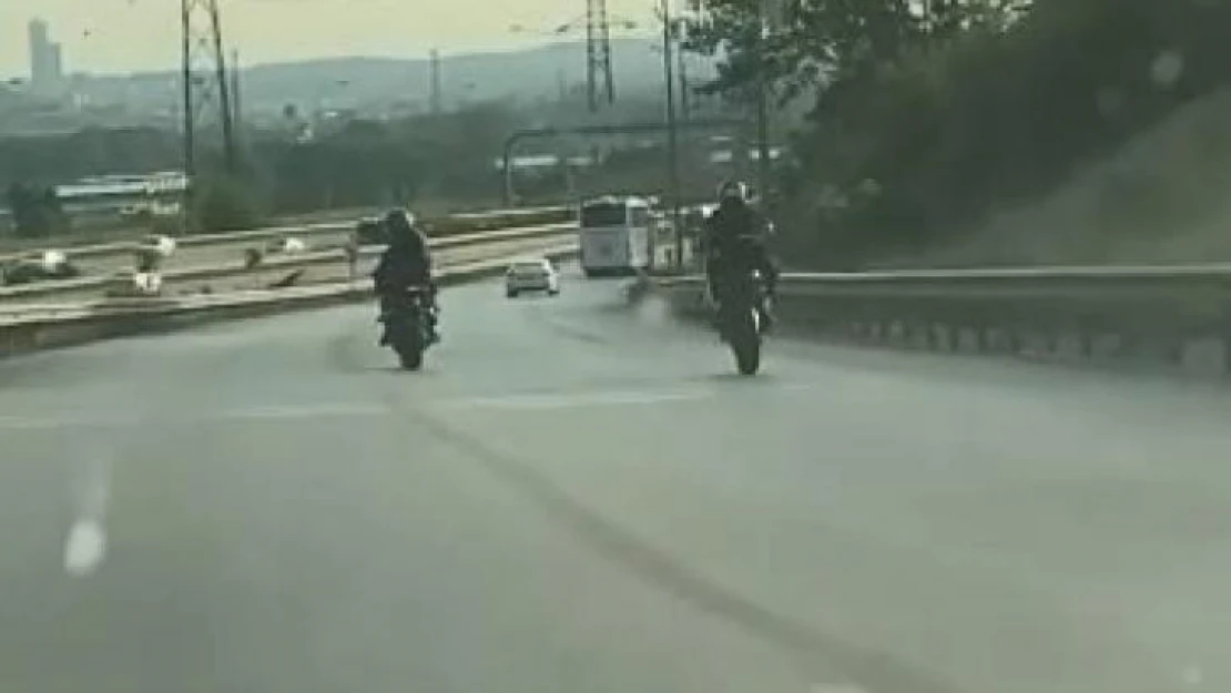 Ölüme davetiye çıkartan motorcular kamerada