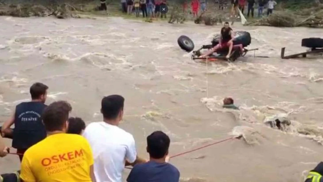 Ordu'da derede sürüklenen traktörde mahsur kalan sürücü kurtarıldı