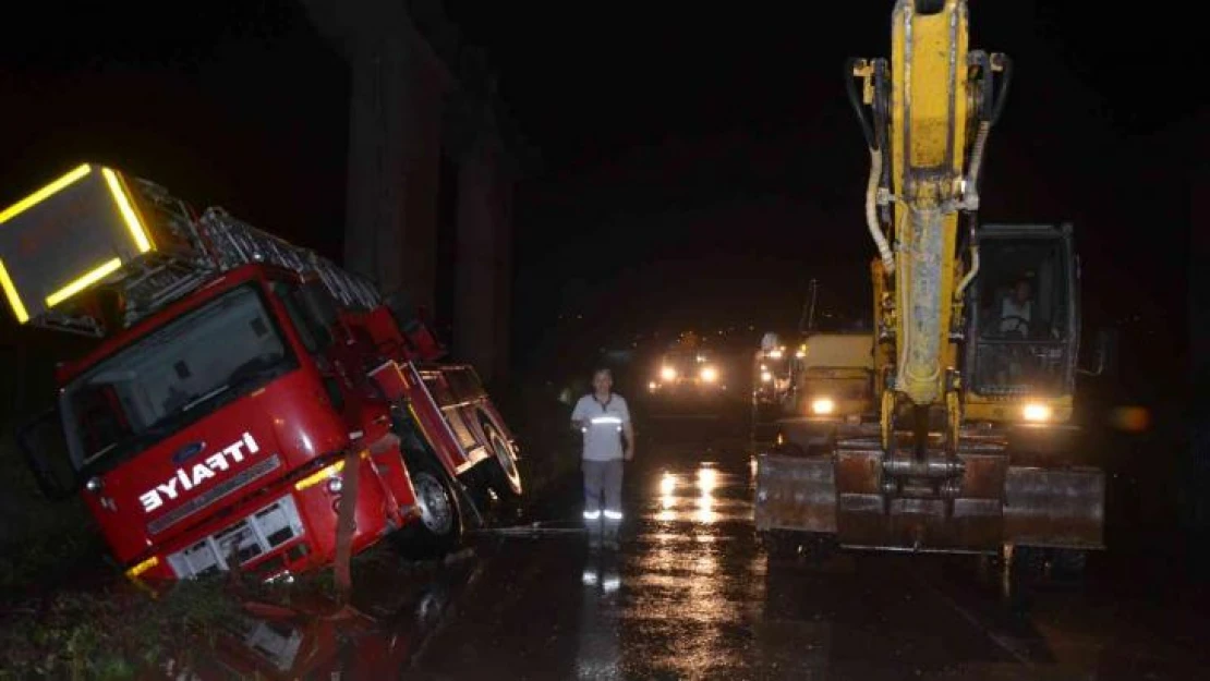 Ordu'da görevden dönen itfaiye aracı yan yattı: 1 itfaiye eri yaralı