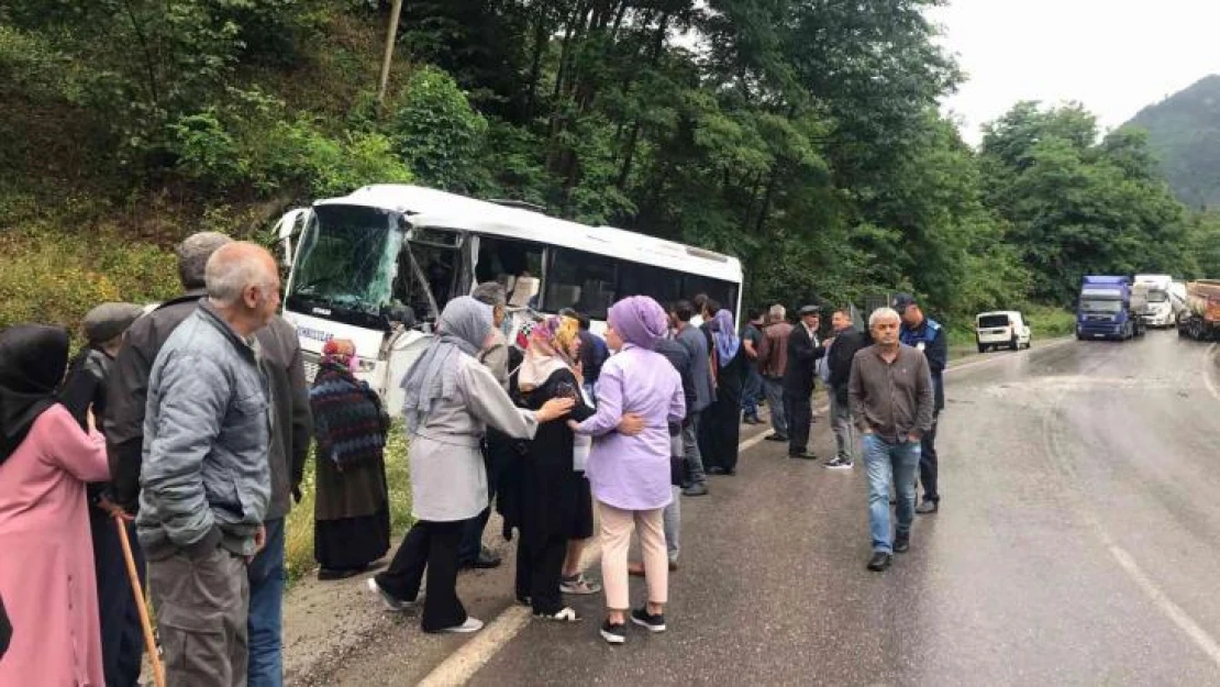 Ordu'da midibüs ile kamyon çarpıştı: 3 yaralı