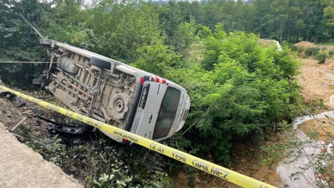 Ordu'da yolcu minibüsü köprüden uçtu: 8 yaralı