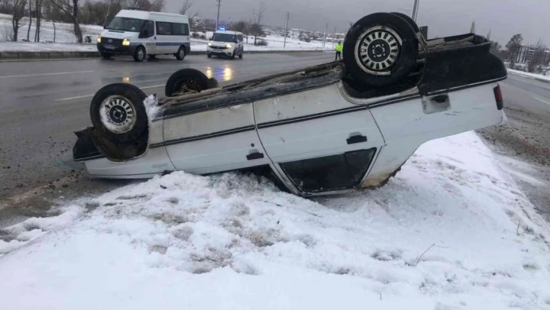 Orta refüje çarpan otomobil takla attı: 1 yaralı