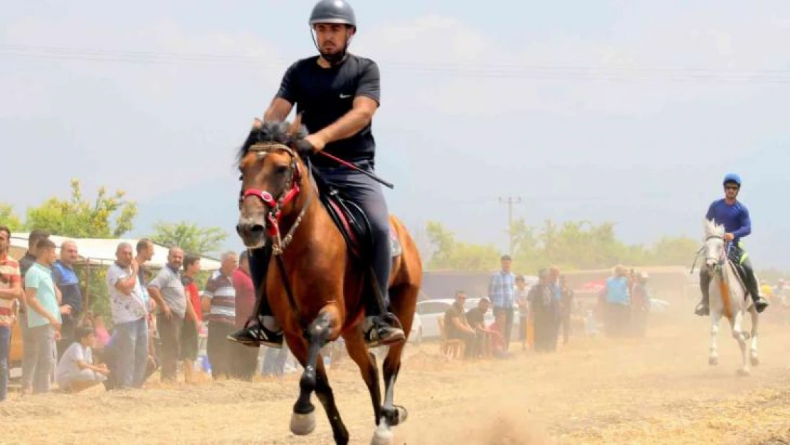 Osmaniye'de rahvan at yarışları nefes kesti