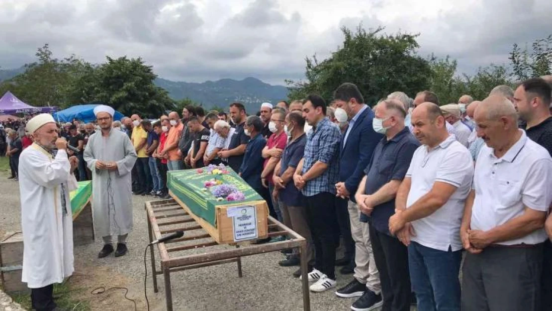 Otobüsün karıştığı kazada hayatını kaybeden baba-oğul toprağa verildi