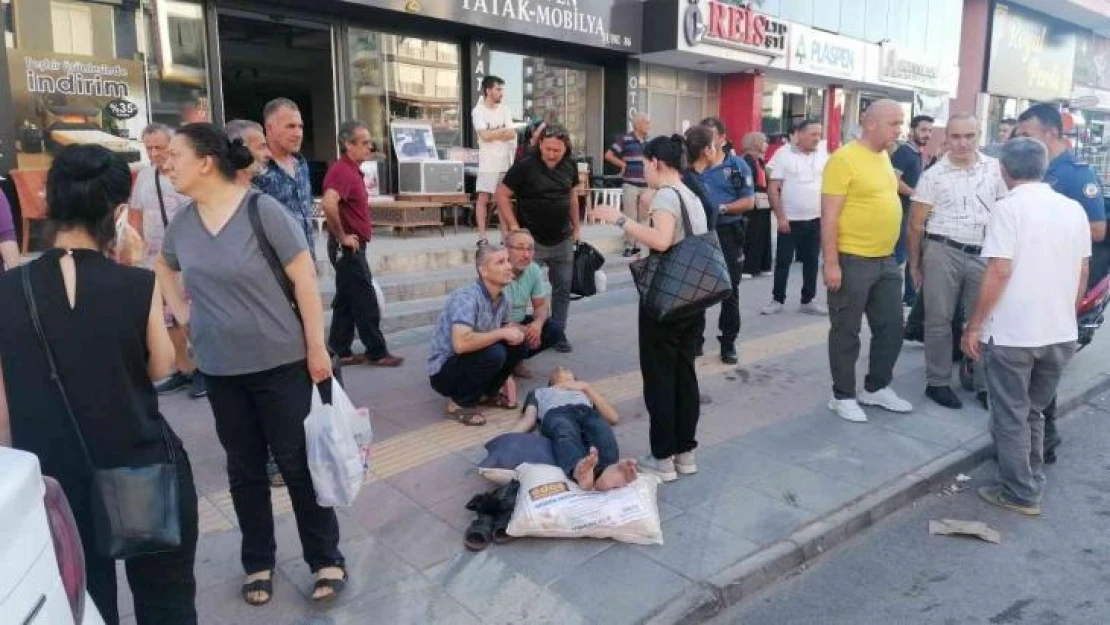 Otomobilin çarptığı oğlunun başından bir an olsun ayrılmadı