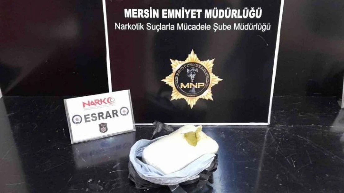 Otomobilin havalandırma ızgarasında 940 gram esrar ele geçirildi