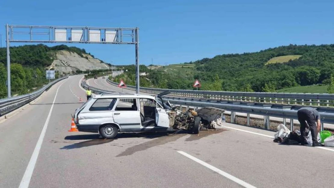 Otomobilin parçalandığı kazada 2 kişi yaralandı