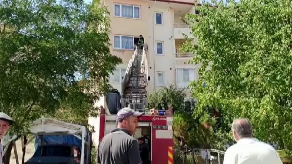 Oturduğu evi yakmaya kalkıştı, komşularının ihbarı üzerine yakayı ele verdi