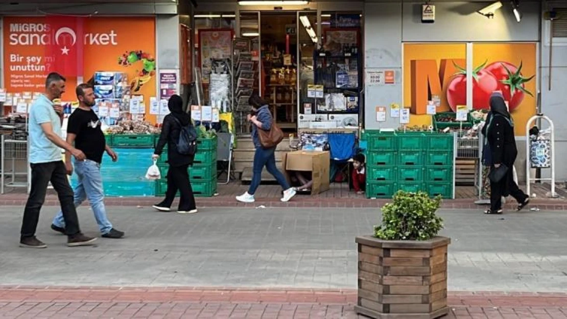 (Özel) İlkokul çocuklarının kutulu şakası kamerada