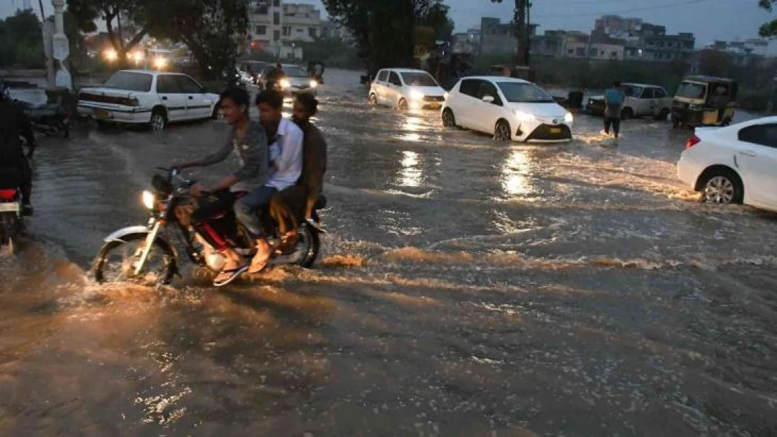 Pakistan'da şiddetli yağış: 7 ölü, 20 yaralı