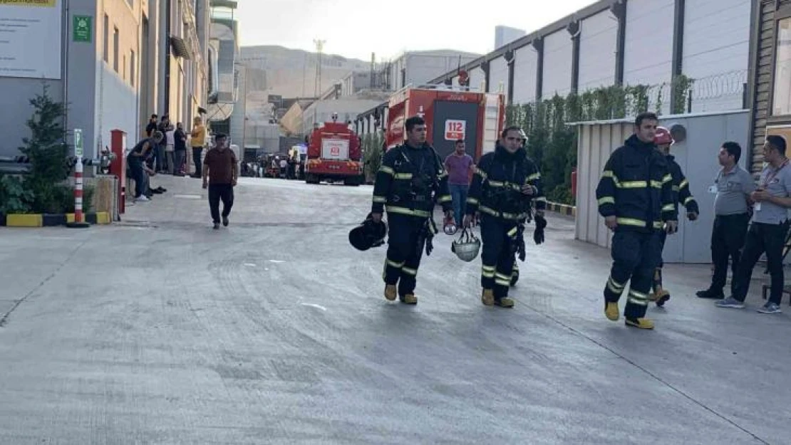 Pamuk fabrikasında yangın: 1 itfaiye eri öldü, 9 kişi yaralandı