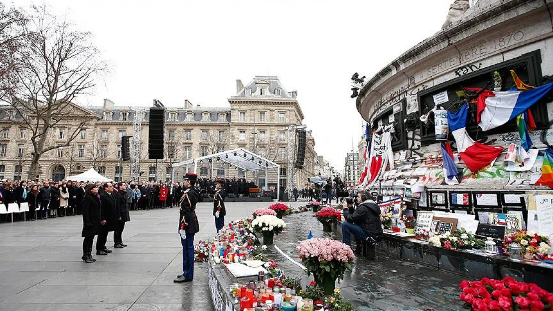 Paris'teki terör saldırılarında yaşamını yitirenler anıldı