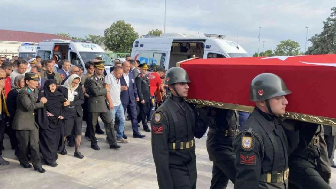 Pençe-Kilit şehidi Uzman Çavuş Kadir Kemik Pendik'te son yolculuğuna uğurlandı