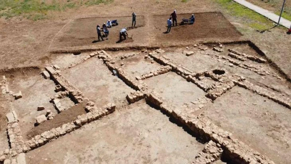 Perre Antik Kenti'ndeki 'sonsuzluk merdiveni'nin sonu merak ediliyor