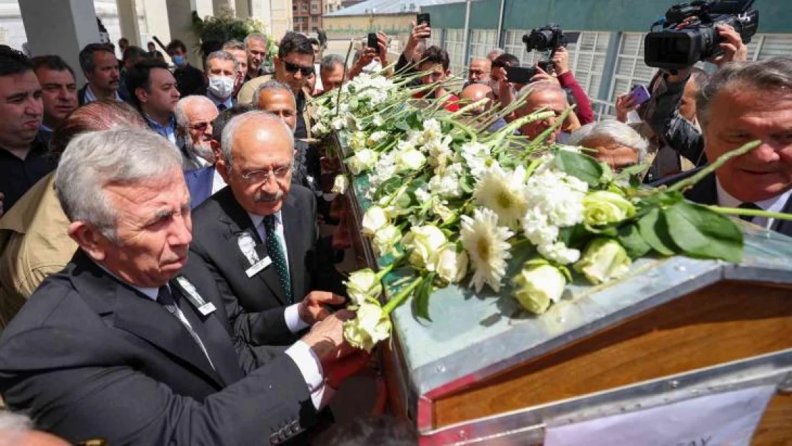 Piyanist Fazıl Say'ın babası Ahmet Say, dualarla son yolculuğuna uğurlandı