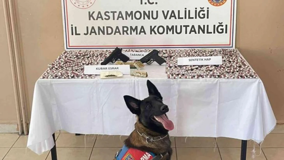 Piyasaya uyuşturucu madde sürmek isterken yakayı ele verdiler: 2 gözaltı