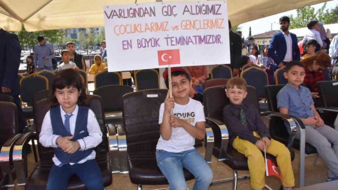 Protokolü çocuklar ele geçirdi