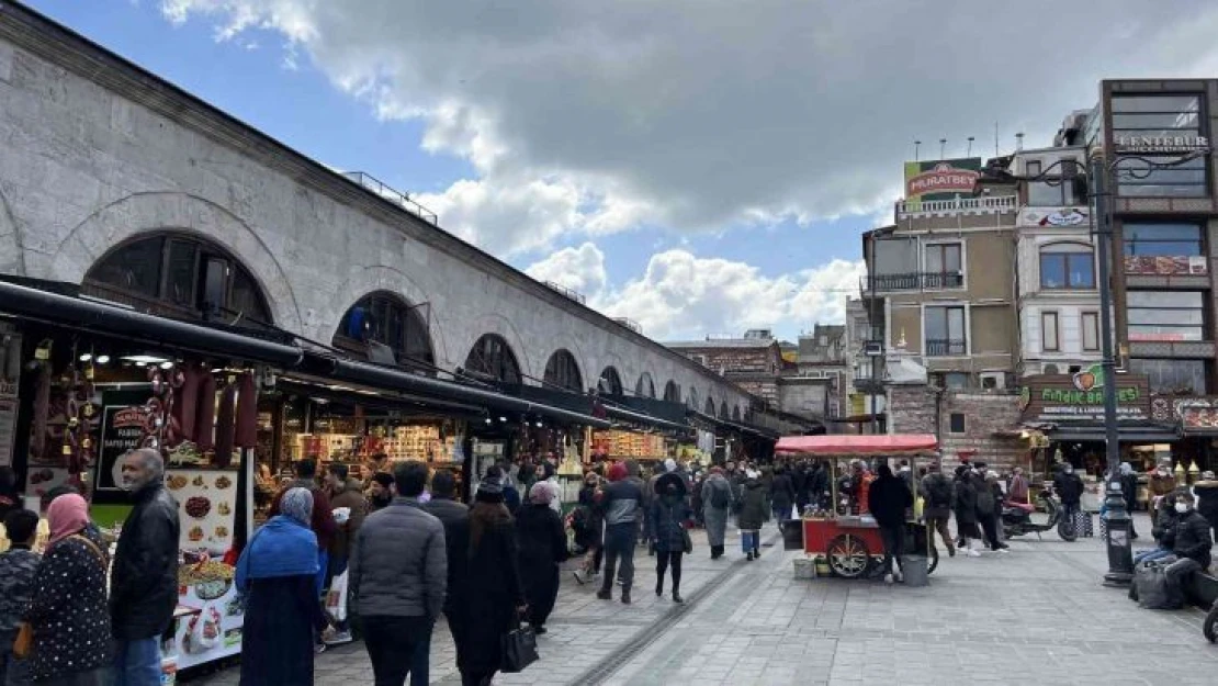 Ramazan'ın gözdesi hurmalar, tezgahlardaki yerini aldı