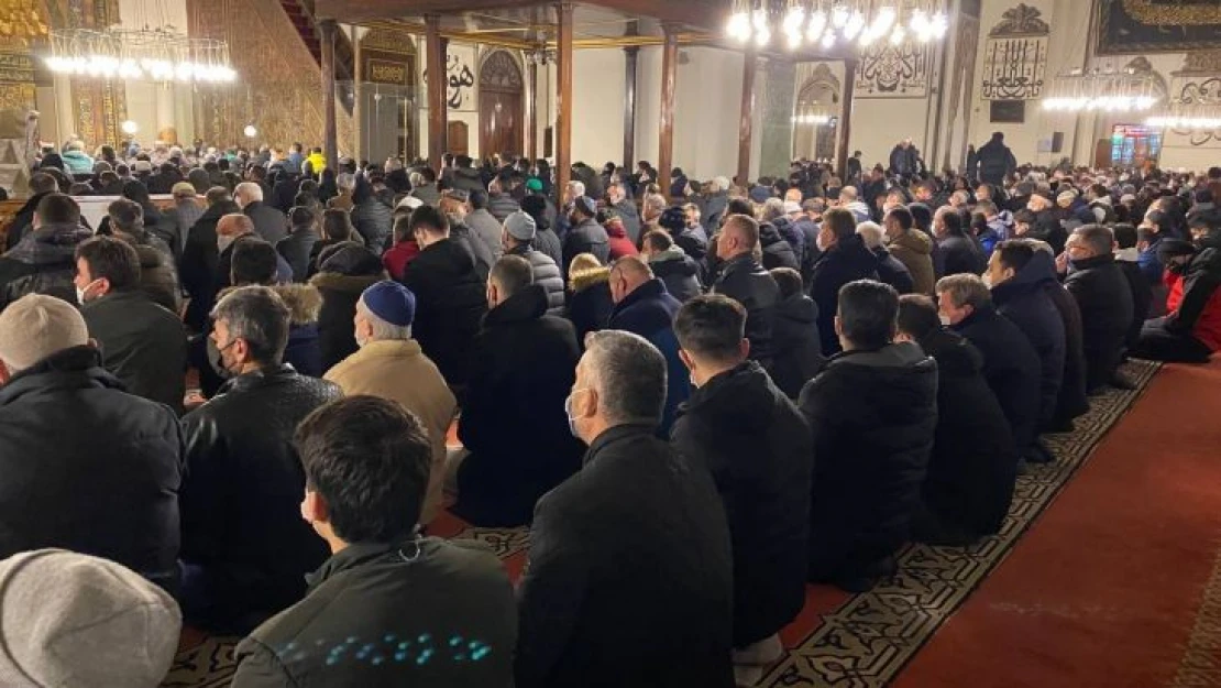 Ramazanın müjdecisi Berat Kandili Ulu Camii'nde idrak edildi