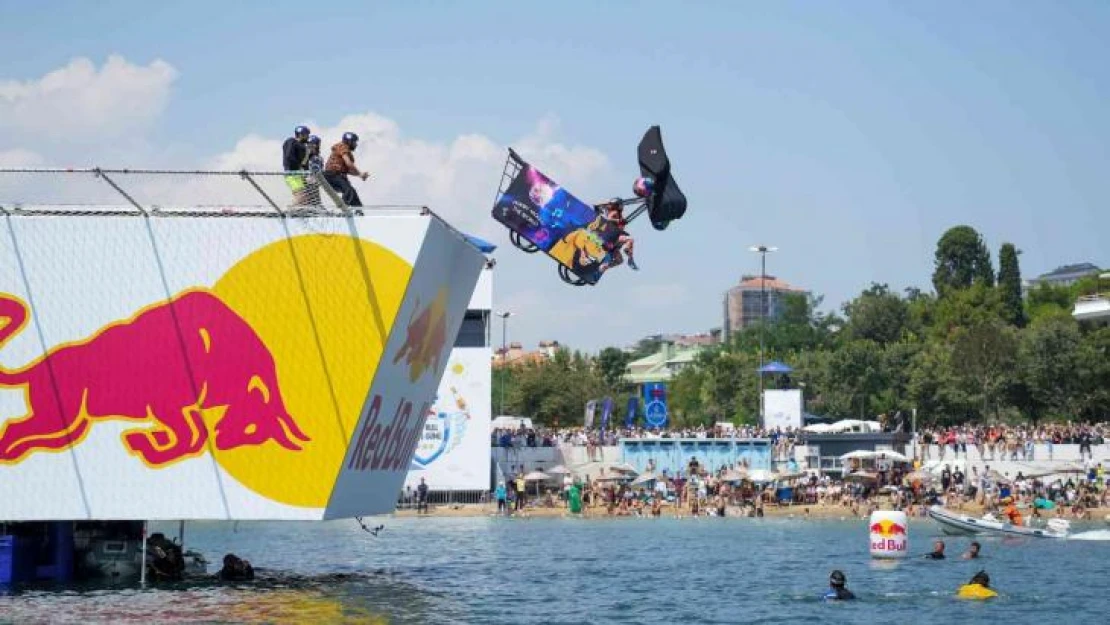 Red Bull Uçuş Günü 200 bini aşkın kişinin katılımıyla İstanbul'u uçuş moduna aldı