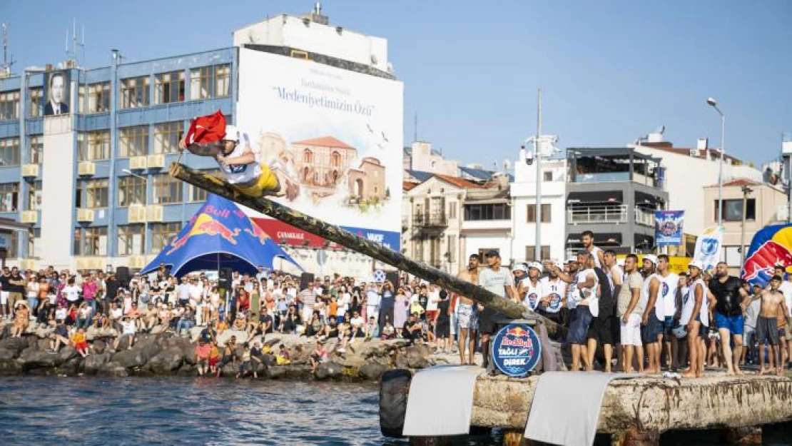 Red Bull Yağlı Direk yarışması Çanakkale'de gerçekleşti