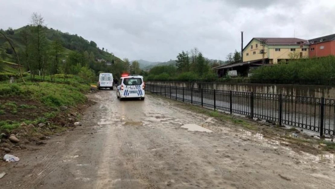 Rize'de 23 yaşındaki genç yol kenarında ölü bulundu