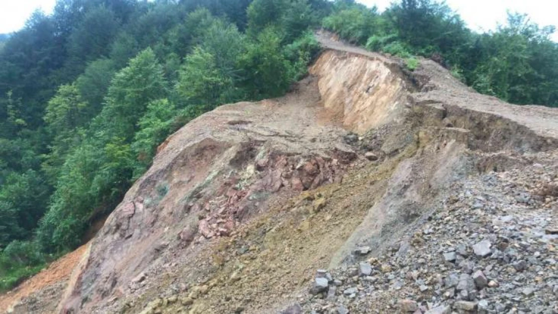 Rize'de şiddetli yağış heyelanlara neden oldu