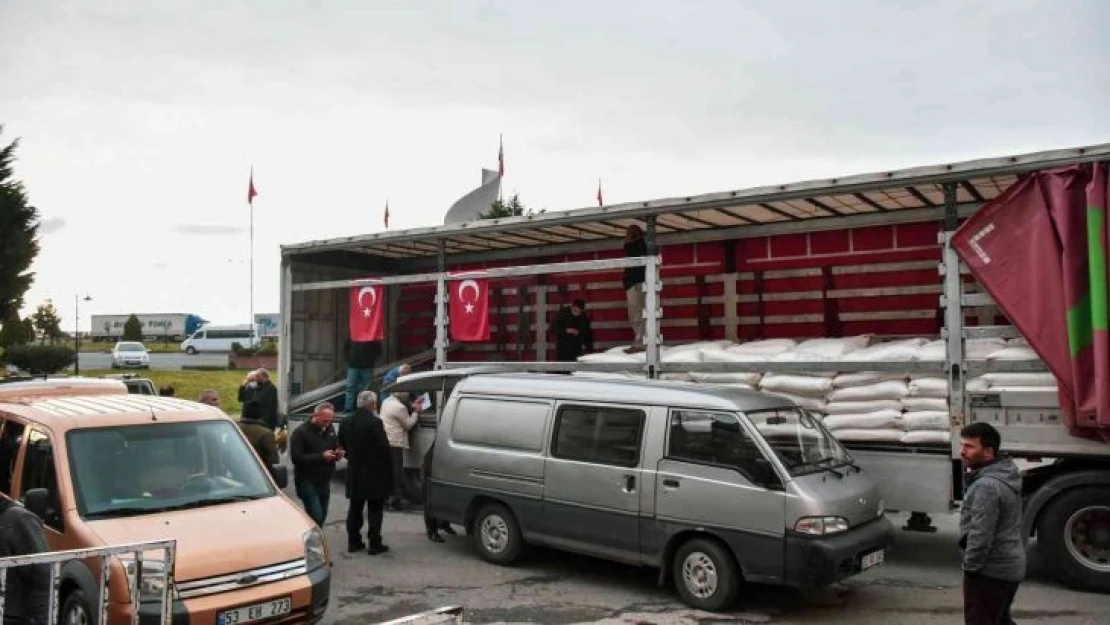 Rizeli arıcılar arı besleme şekeri dağıtımına yoğun ilgi gösterdi