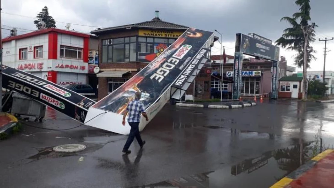 Rögarlar taştı, sanayi sitesinin tabelası devrildi