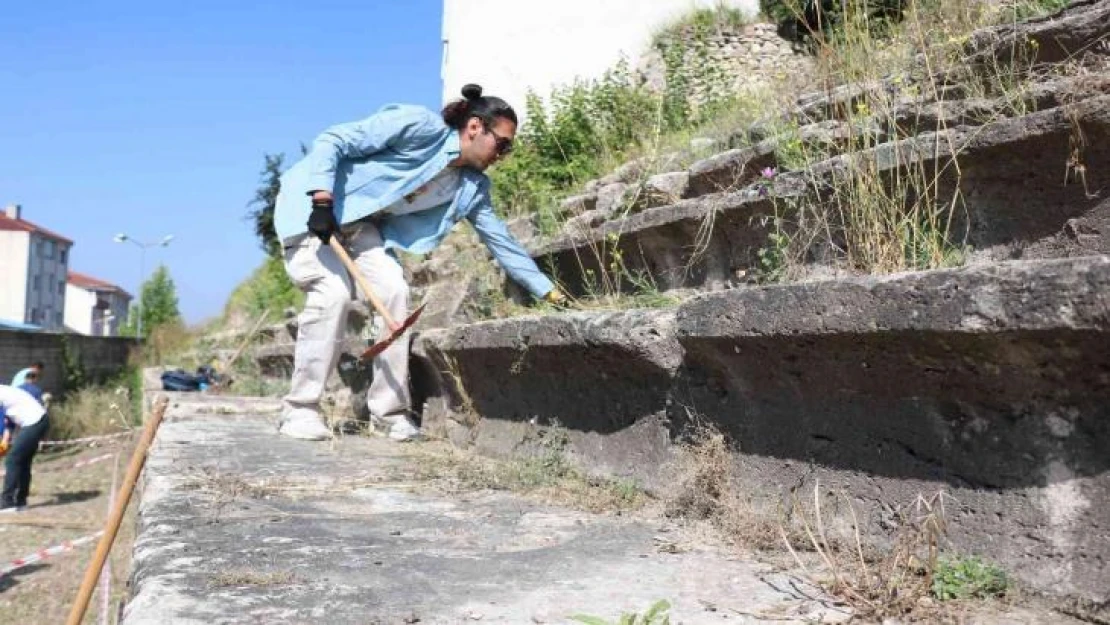 Roma döneminden kalan stadyum gün yüzüne çıkarılıyor