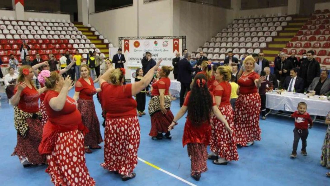 Roman vatandaşlar iftar programında doyasıya eğlendi