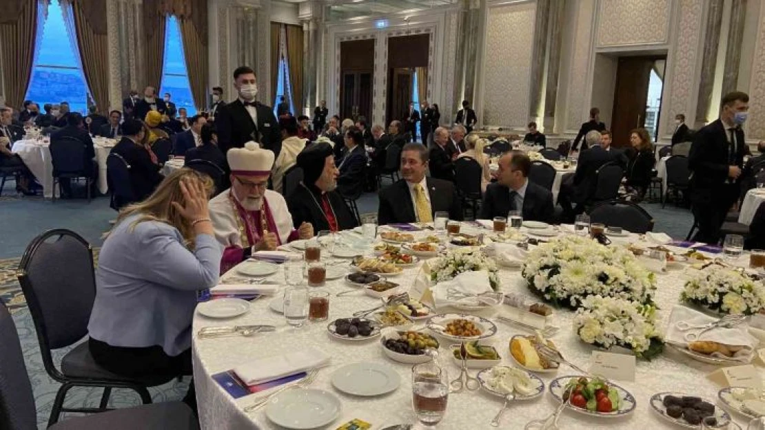 Ruhani liderler ve başkonsoloslar İstanbul Valiliği tarafından düzenlenen iftar programında buluştu