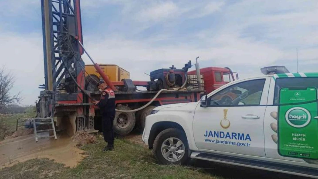 Ruhsatsız açılan kuyu jandarma ekiplerince kapatıldı