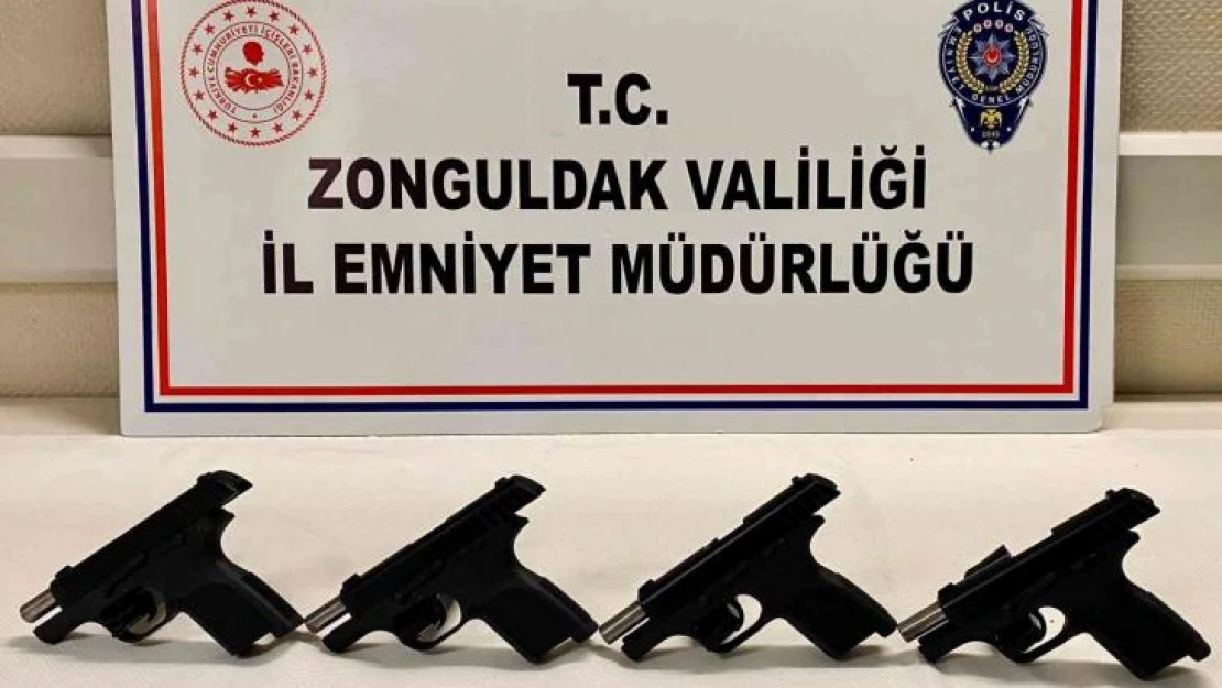 Ruhsatsız silahlar otomobilin koltuğunun altından çıktı: 2 gözaltı