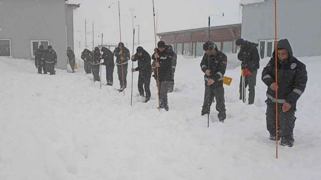 Rüzgar enerji santrali personeline çığ eğitimi