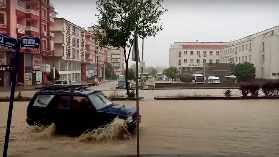 Sağanak Ankara Akyurt'u vurdu: 1 kişi yaşamını yitirdi