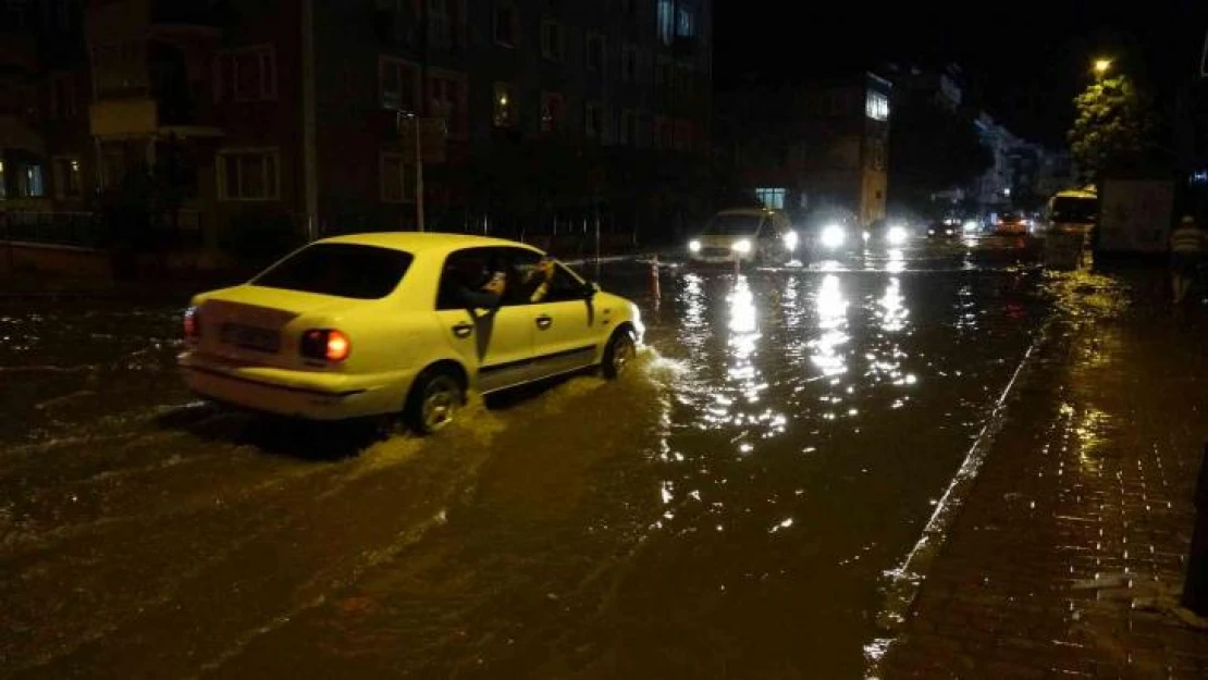 Sağanak yağış Çanakkale'de hayatı olumsuz etkiledi