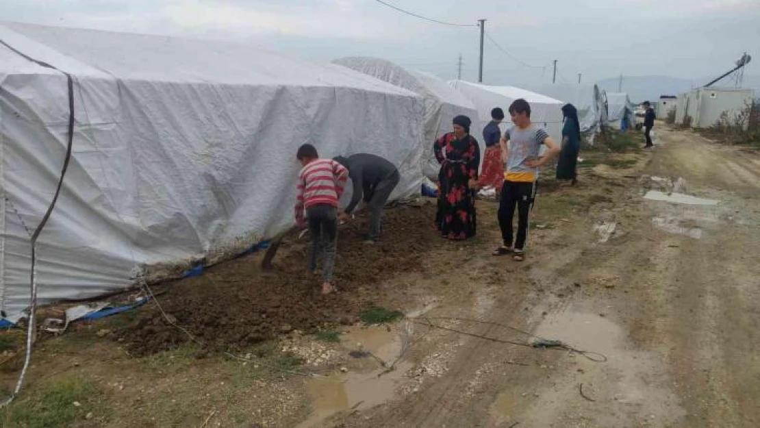 Sağanak yağmur sonrası 300 kişinin tahliye edildiği bölge gündüz görüntülendi