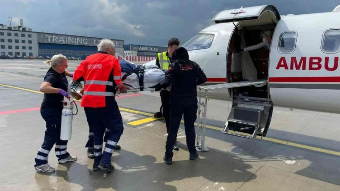 Sağlık Bakanlığı, Çekya'da rahatsızlanan Türk öğrenci için ambulans uçak gönderdi