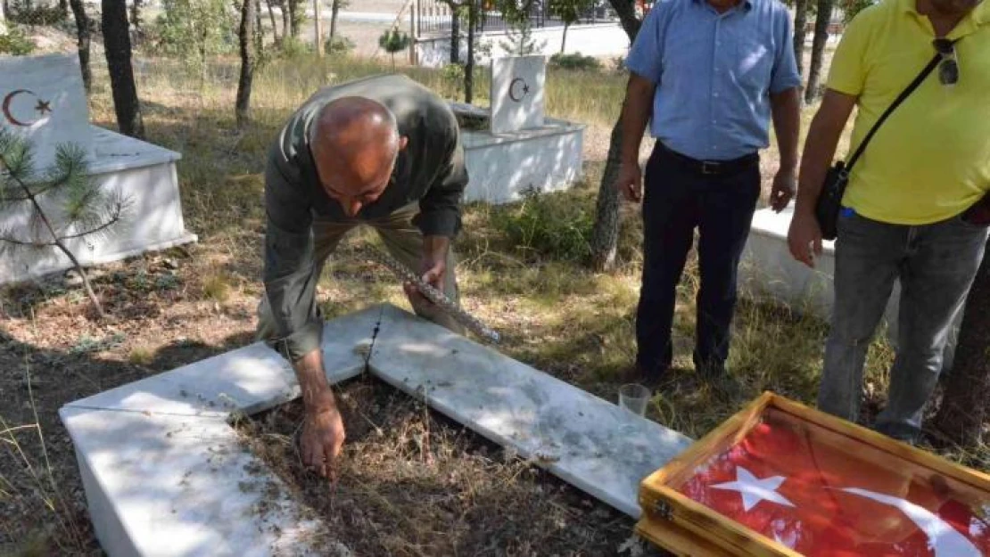 Sakarya Eskikışla Şehitliği'nden Emet Cevizdere Şehitliği'ne toprak getirildi