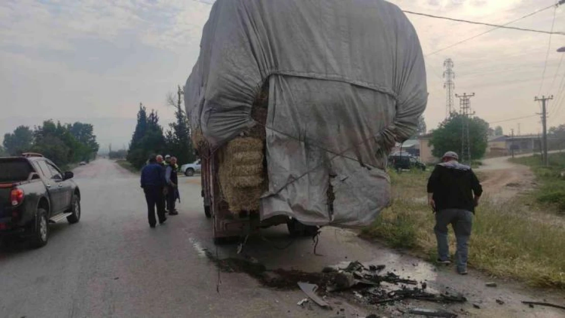 Saman yüklü kamyona arkadan çarpan araç sürücüsü ağır yaralandı