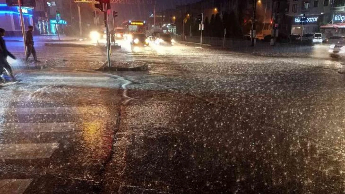 Samsun'da bulvarlar dere gibi aktı, caddeler göle döndü